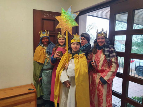 Dreikönigssingen der Sternsinger in Bad Emstal/Merxhausen